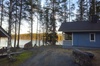 mökki järven rannalla