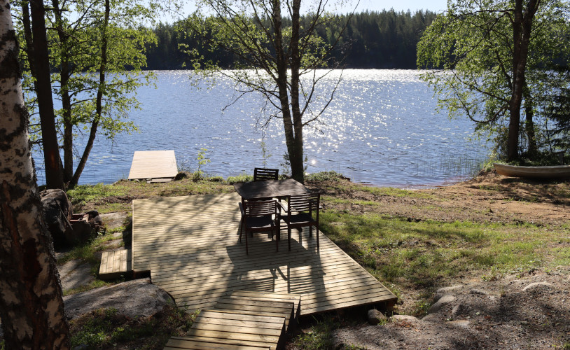 mökki terassilla