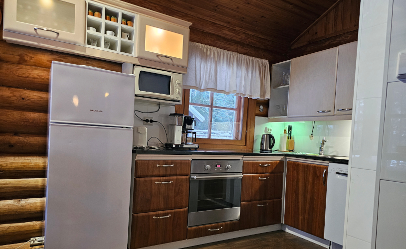 täysin varusteltu keittiö